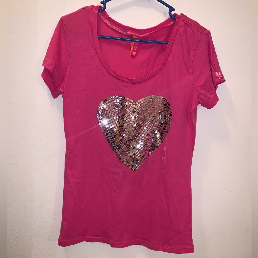 (L) VINTAGE Pink Jennifer Moore Short Sleeve Tee with Sequin Heart Design